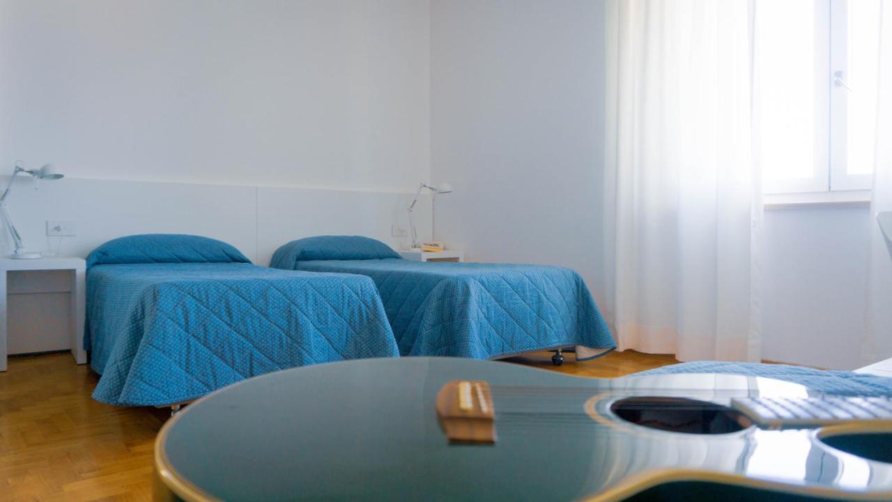 Hotel Mistral Ористано Екстер'єр фото