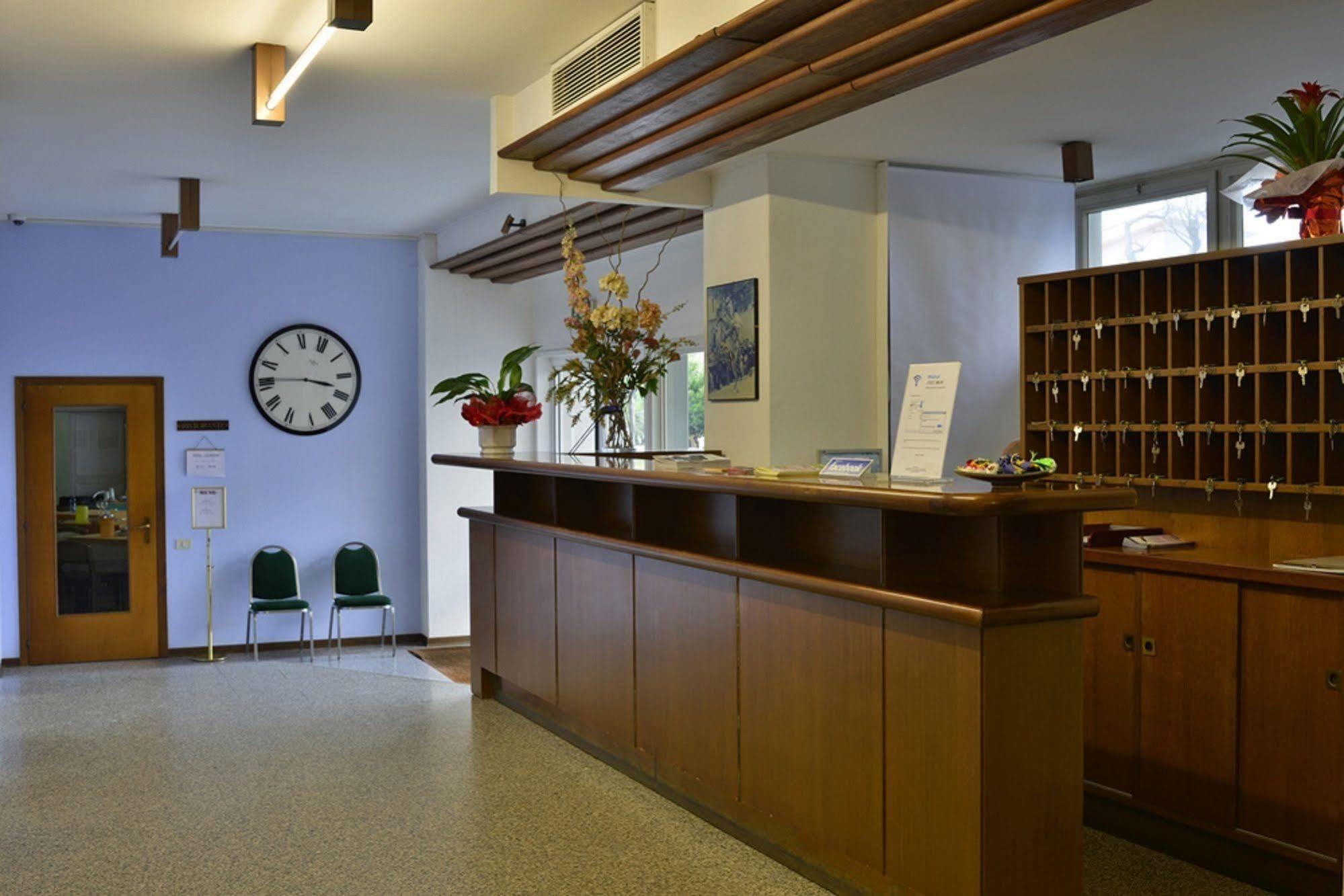 Hotel Mistral Ористано Екстер'єр фото