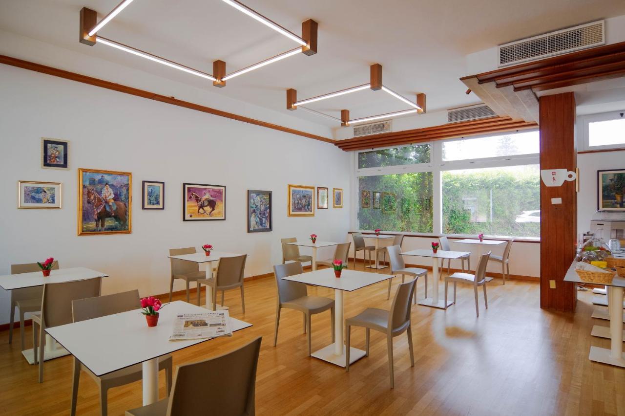 Hotel Mistral Ористано Екстер'єр фото